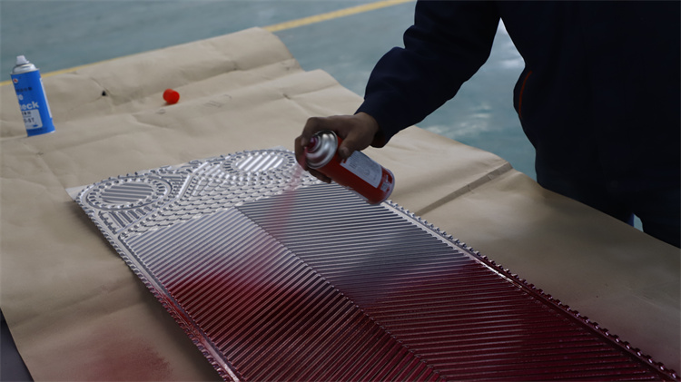 板式熱交換器內(nèi)部結(jié)構(gòu) 板式熱交換器內(nèi)部結(jié)構(gòu)